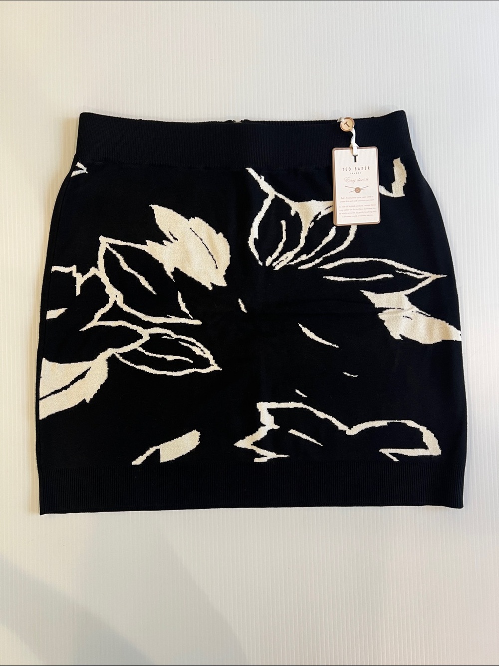 New Ted Baker Women’s Black and Cream Floral Mini Skirt in Size Small